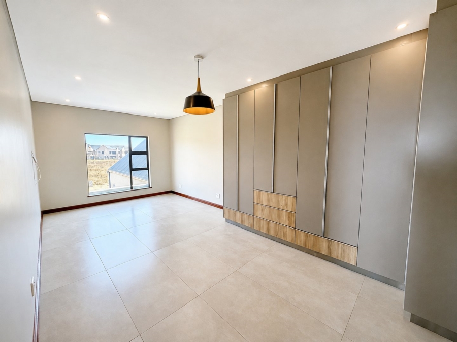 4 Bedroom Property for Sale in Heron Banks Golf Estate Free State